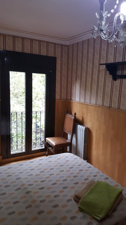 Pension Villanueva Barcelona Room photo